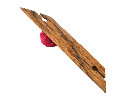 8 inch beveled belt weaving shuttle. Handcrafted from red oak by Wiener Dog Ranch. Front view.