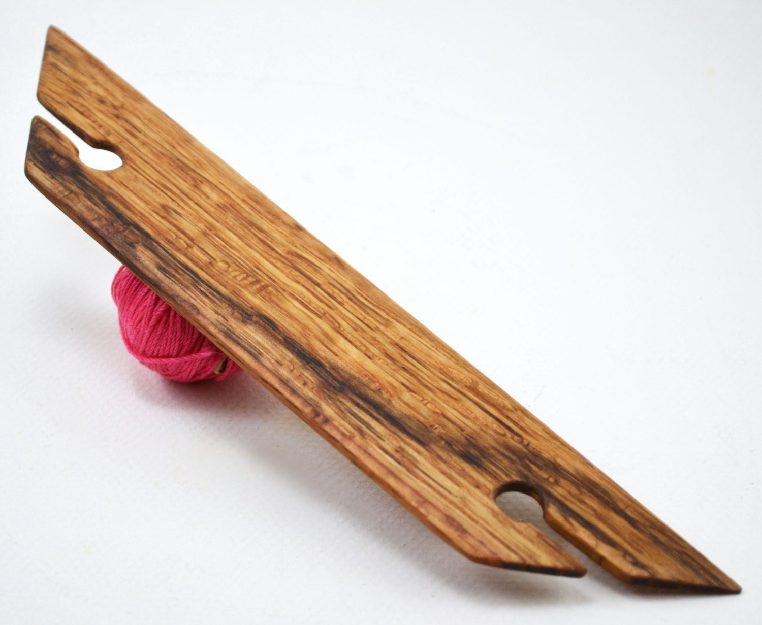 8 inch beveled weaving shuttle. Handcrafted from red oak by Wiener Dog Ranch. Back.